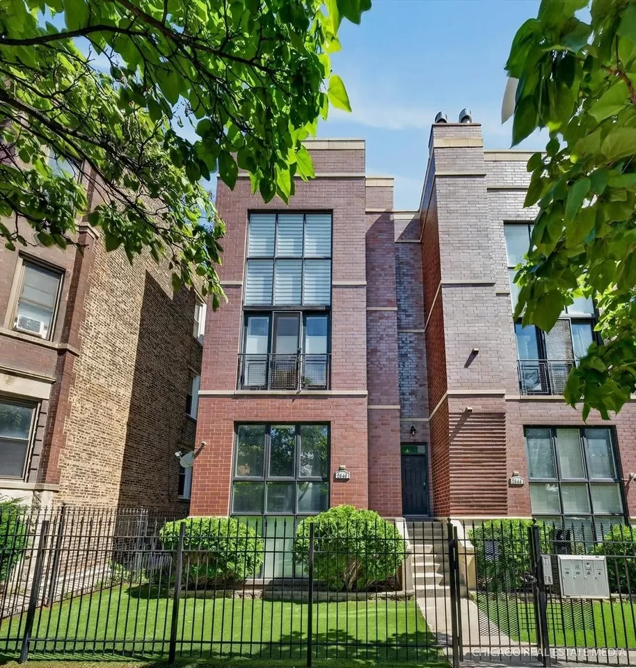 3BR Condo for Sale in Chicago, IL