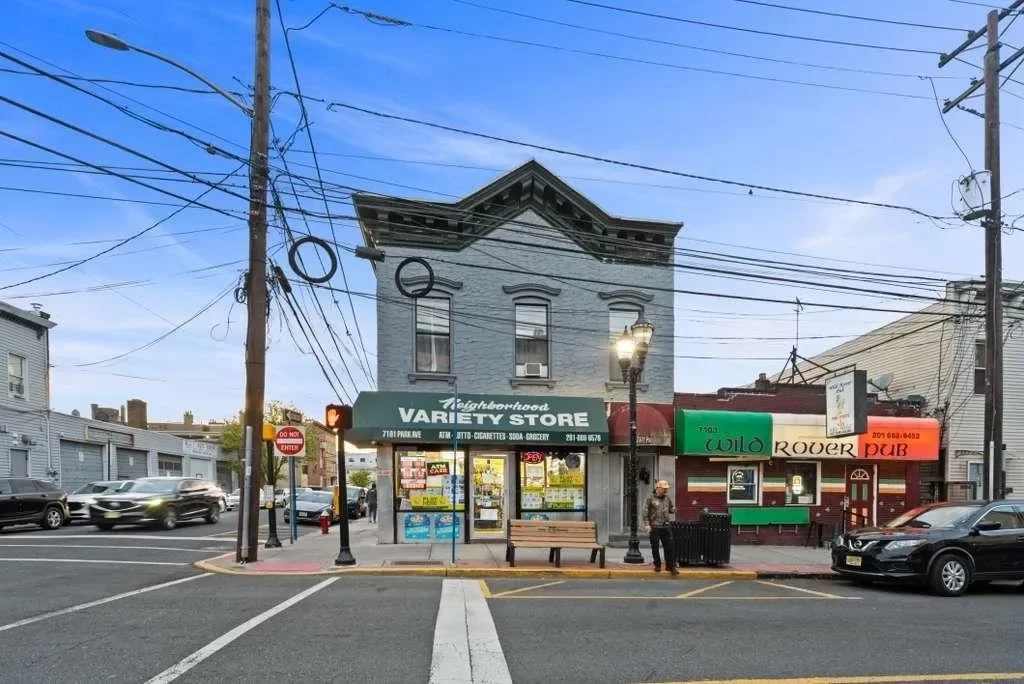 3BR Multi-Family for Sale in West New York, NJ