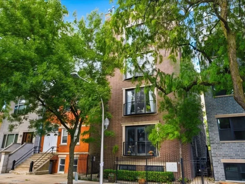 3BR Condo for Sale in Chicago, IL