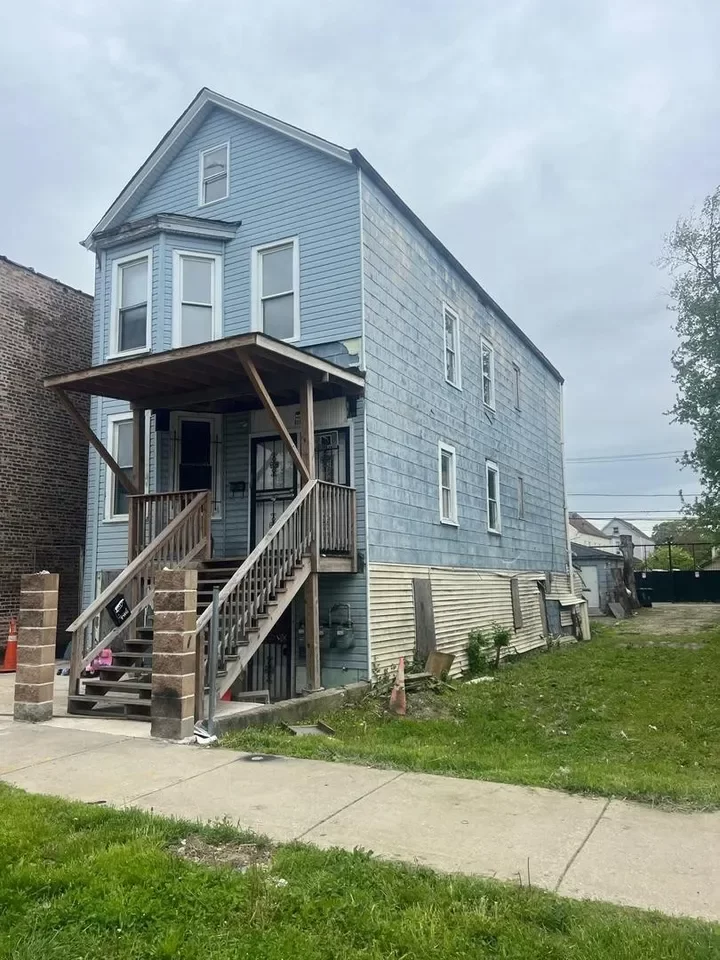 8BR Multi-Family for Sale in Chicago, IL