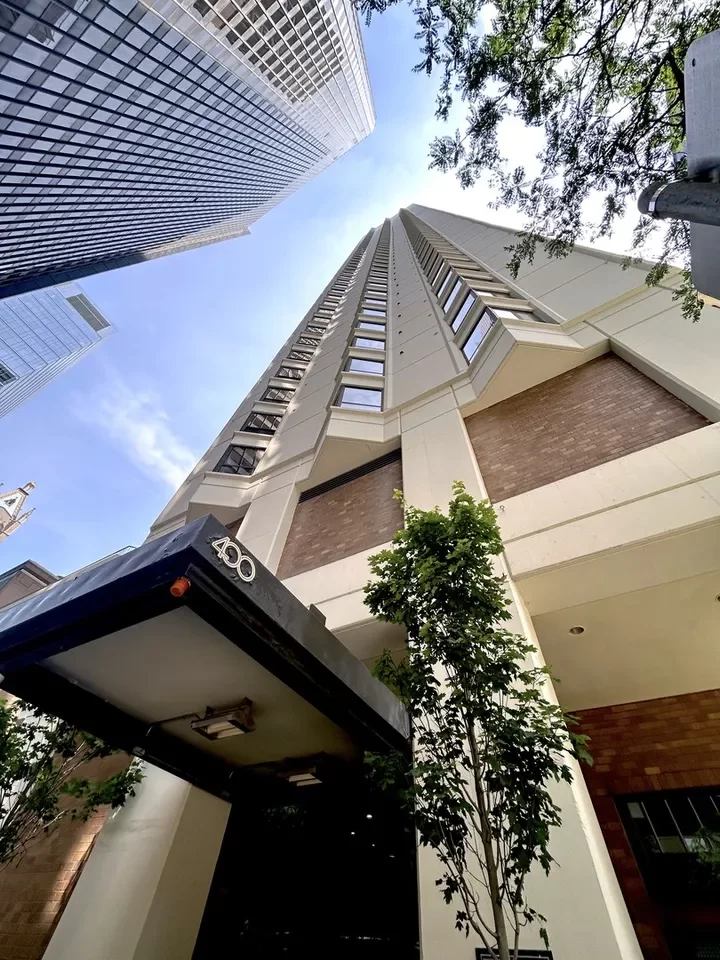 2BR Condo for Sale in Chicago, IL