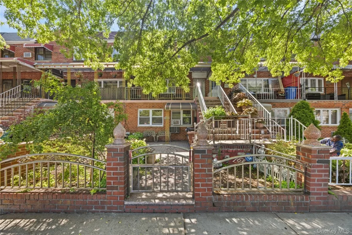 6BR Multi-Family for Sale in Brooklyn, NY