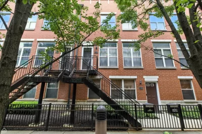 2BR Townhouse for Rent in Chicago, IL