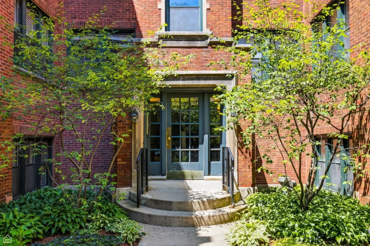 2BR Condo for Sale in Chicago, IL