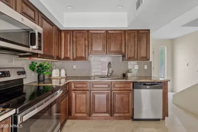 2BR Townhouse for Sale in Phoenix, AZ