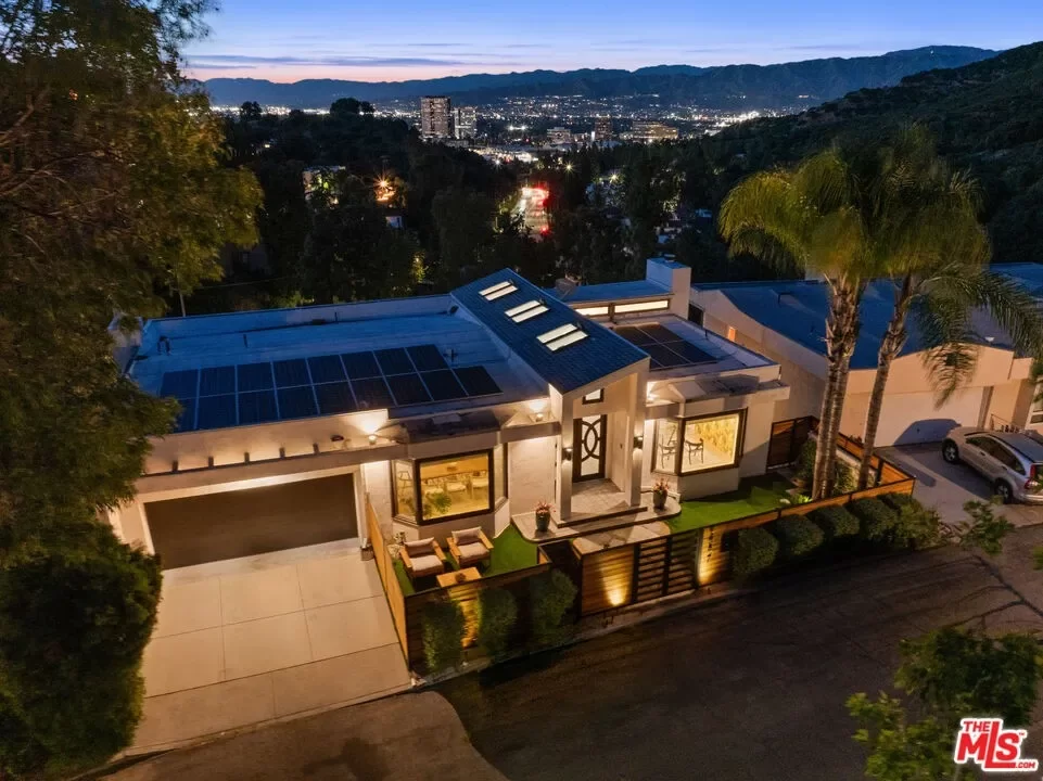 4BR House for Sale in Los Angeles, CA