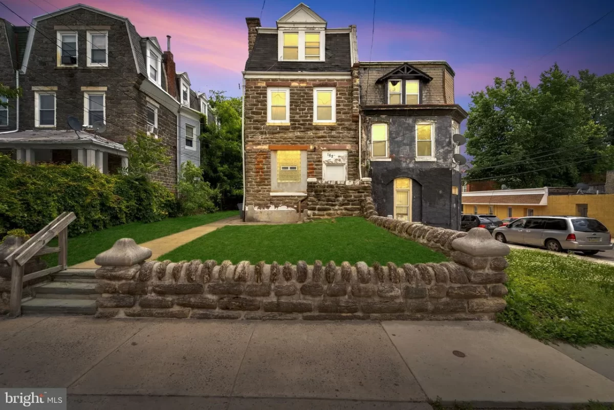 8BR Townhouse for Sale in Philadelphia, PA
