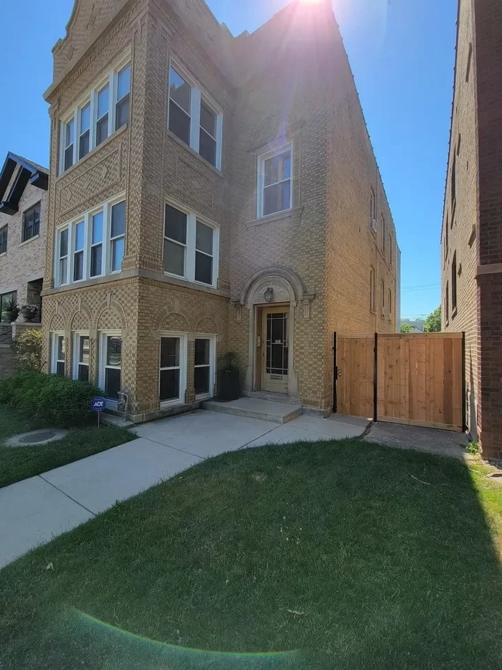 2BR House for Rent in Chicago, IL