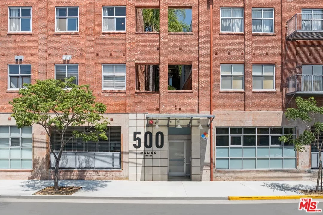 Condo for Sale in Los Angeles, CA
