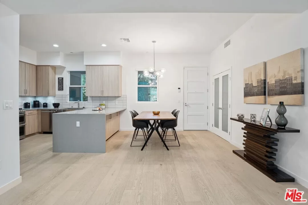 2BR Condo for Sale in Los Angeles, CA