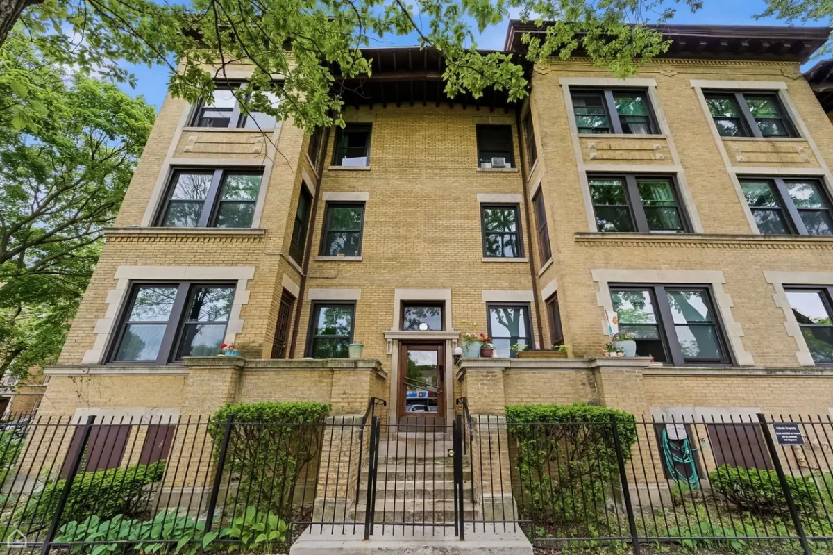 2BR Condo for Sale in Chicago, IL