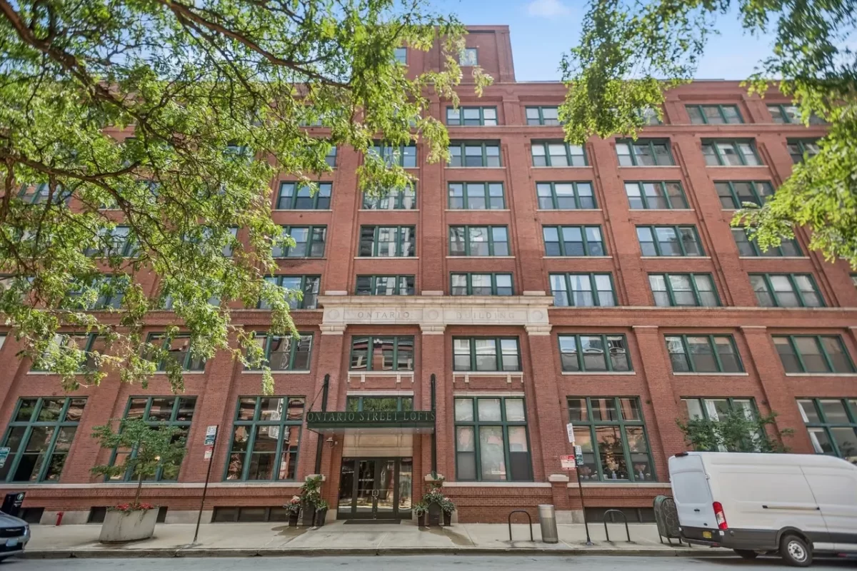 2BR Condo for Sale in Chicago, IL