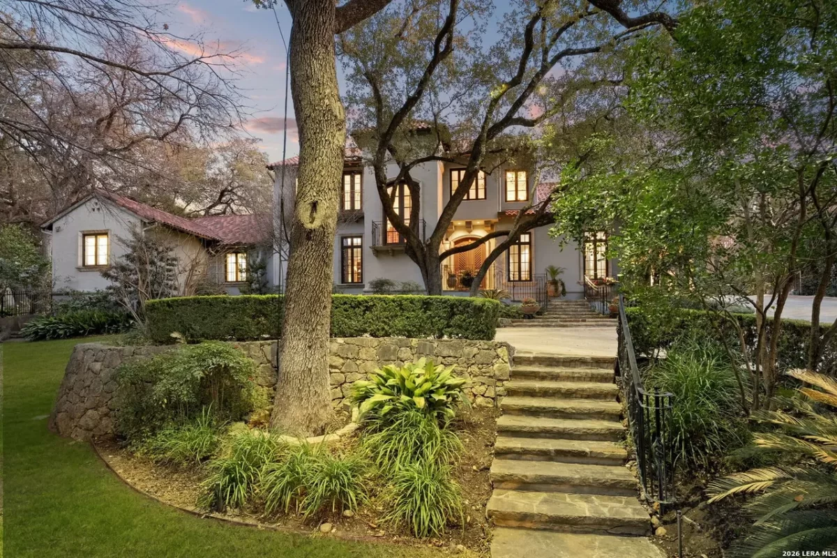 6BR House for Sale in San Antonio, TX