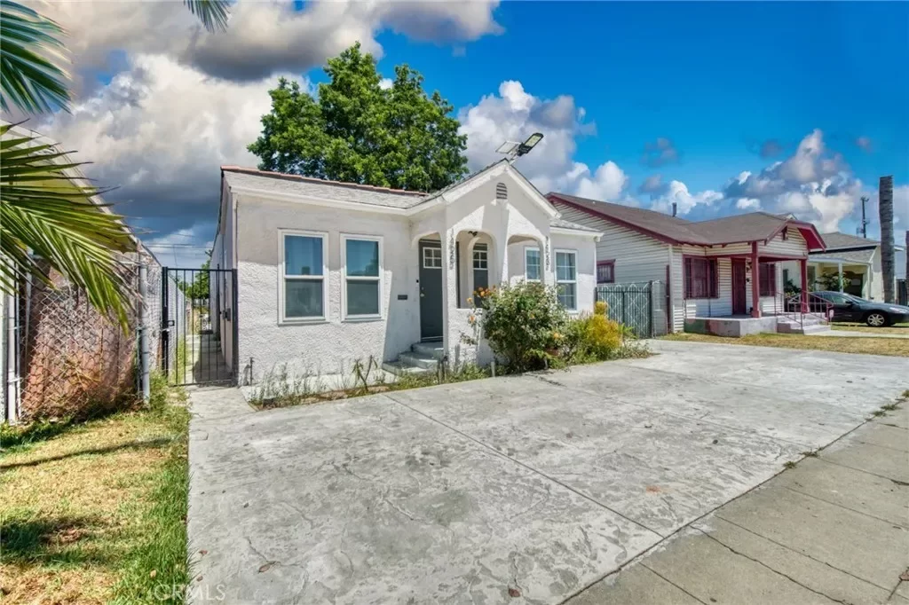3BR Multi-Family for Sale in Los Angeles, CA