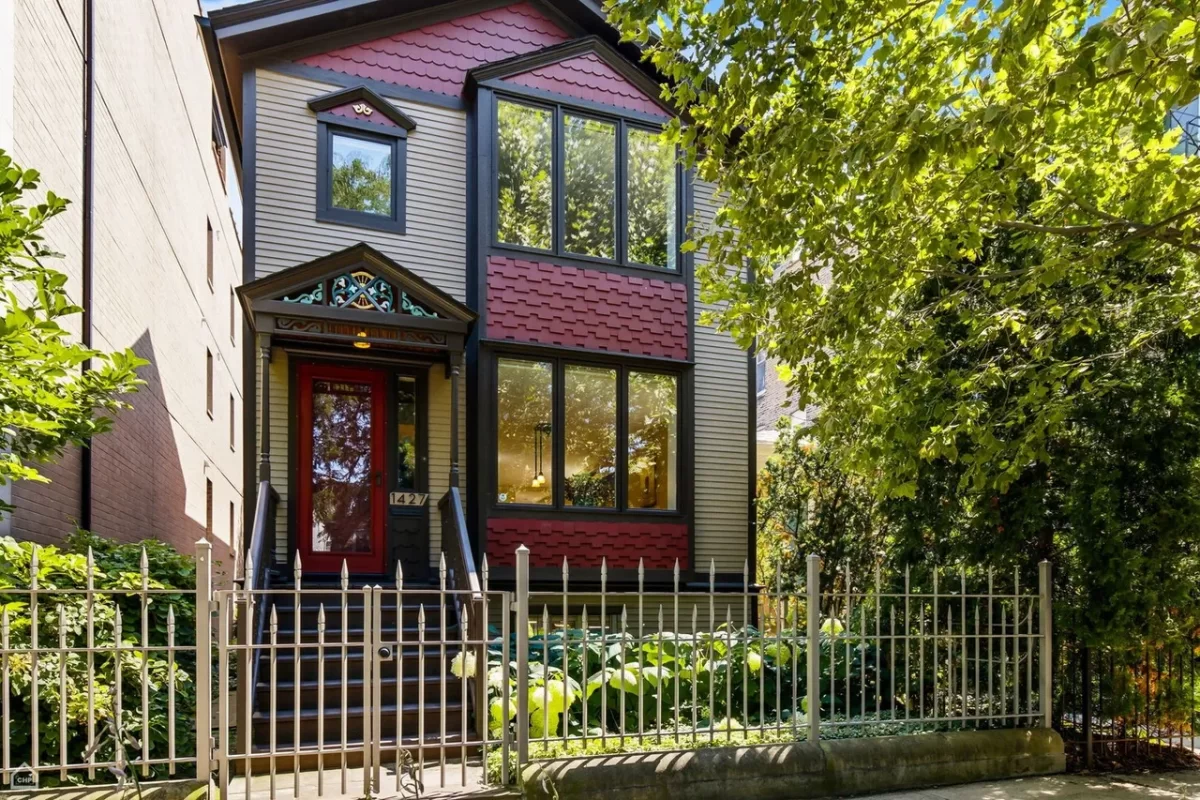 4BR House for Sale in Chicago, IL
