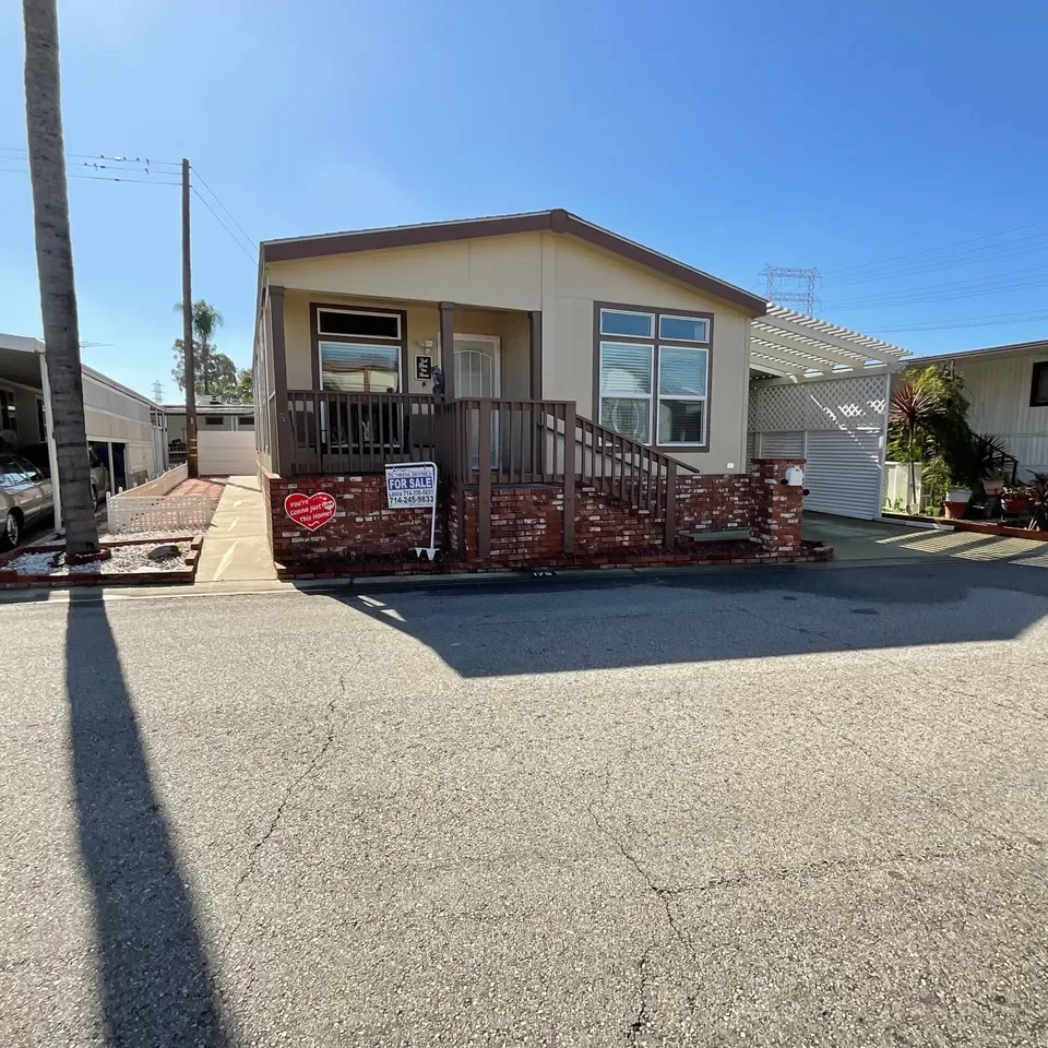 2BR Mobile Home for Sale in South Gate, CA