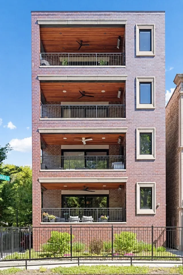 4BR Condo for Sale in Chicago, IL