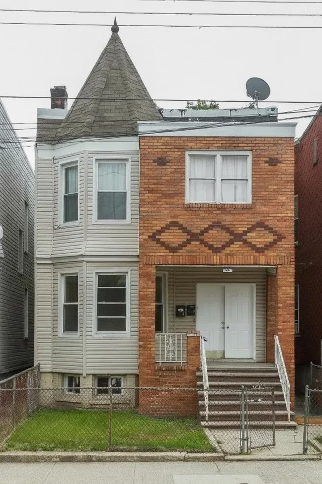 5BR Multi-Family for Sale in Jersey City, NJ