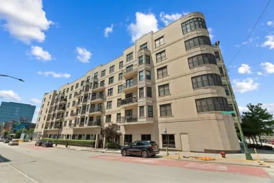 2BR Condo for Sale in Chicago, IL
