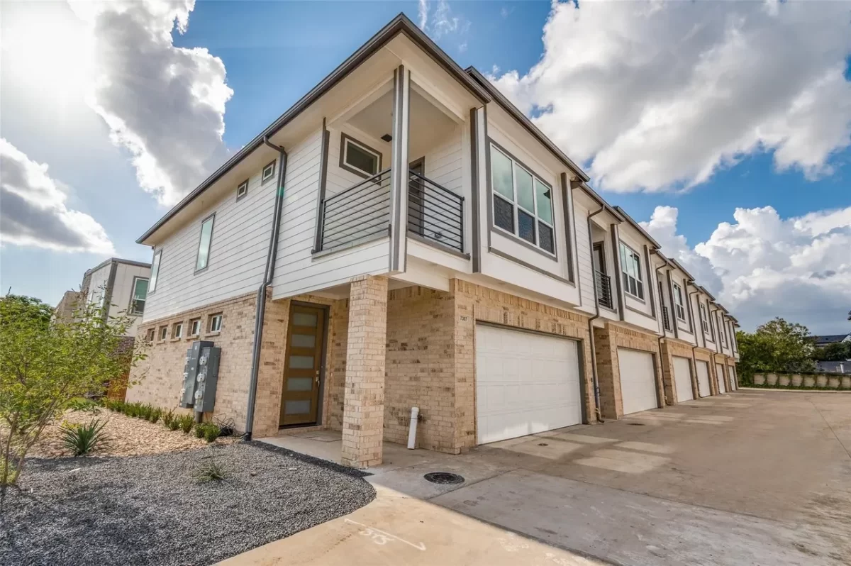 2BR Townhouse for Rent in Dallas, TX