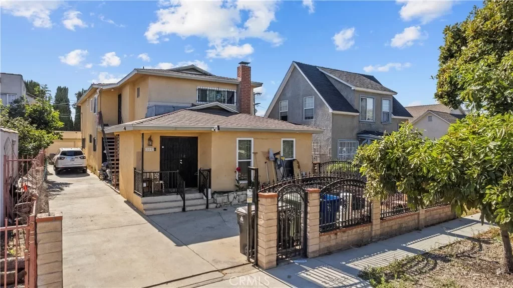 5BR Multi-Family for Sale in Los Angeles, CA