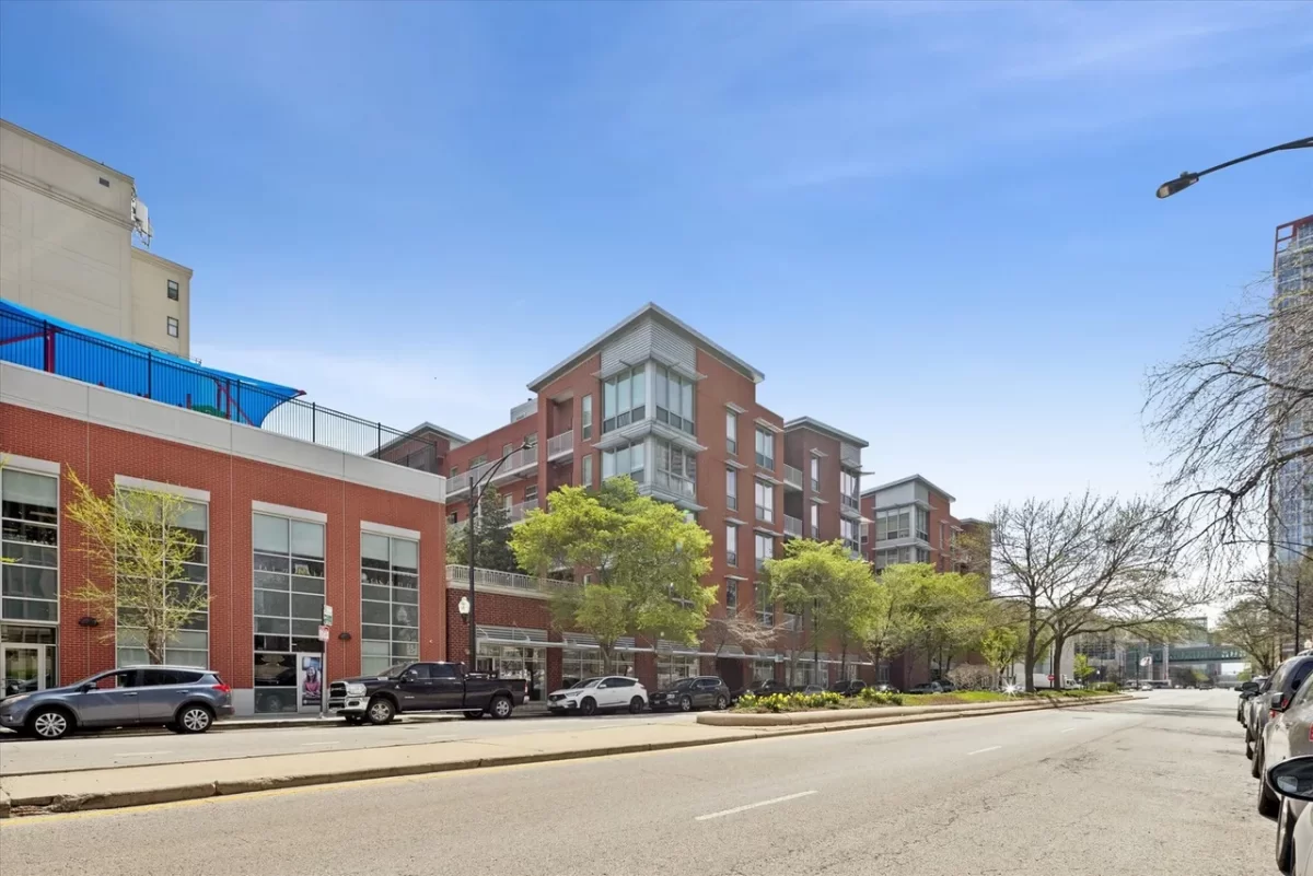 2BR Condo for Sale in Chicago, IL