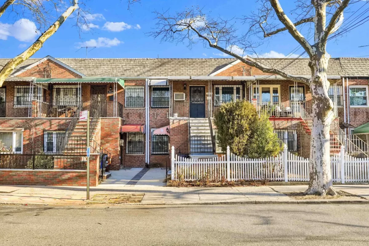 4BR Townhouse for Sale in Brooklyn, NY