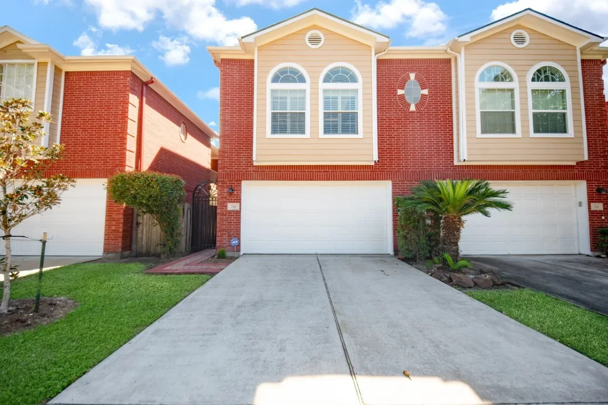 3BR Townhouse for Sale in Houston, TX
