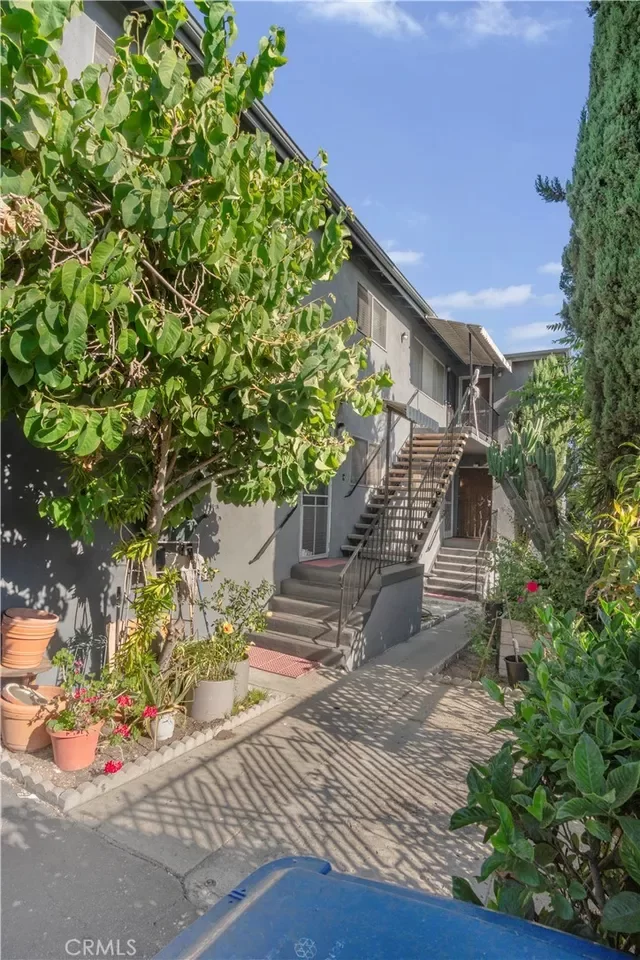 8BR Multi-Family for Sale in Los Angeles, CA