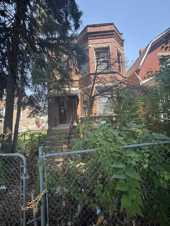 4BR Multi-Family for Sale in Chicago, IL