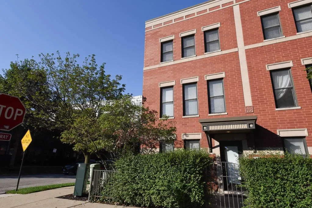 2BR Townhouse for Rent in Chicago, IL