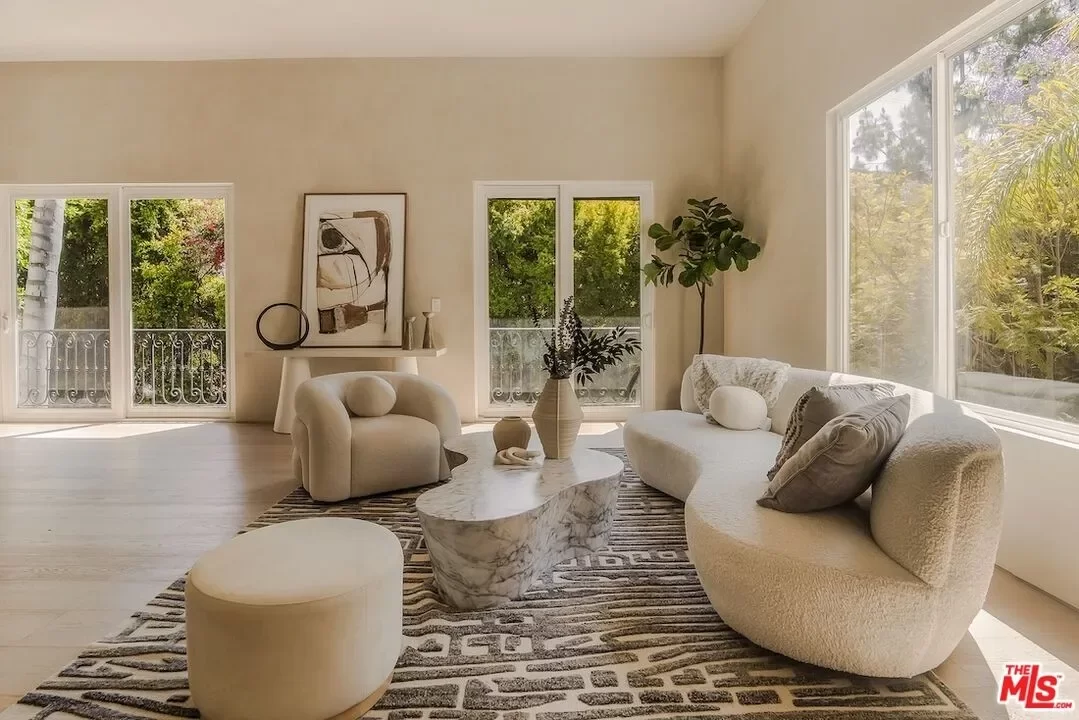 4BR House for Sale in Los Angeles, CA
