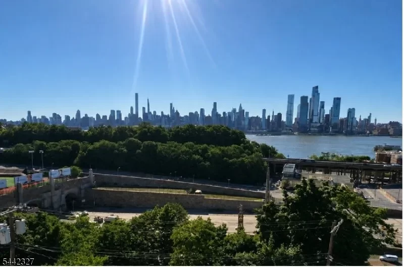 1BR Condo for Rent in Weehawken, NJ