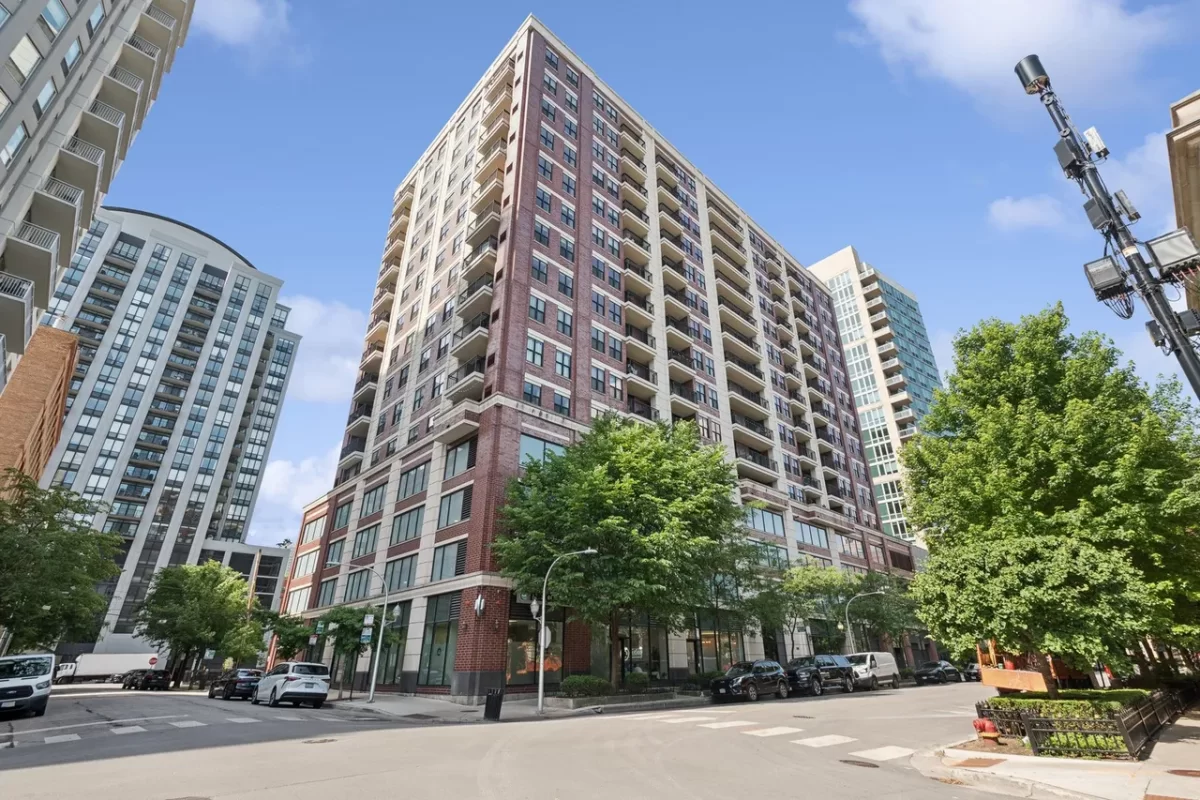 2BR Condo for Sale in Chicago, IL