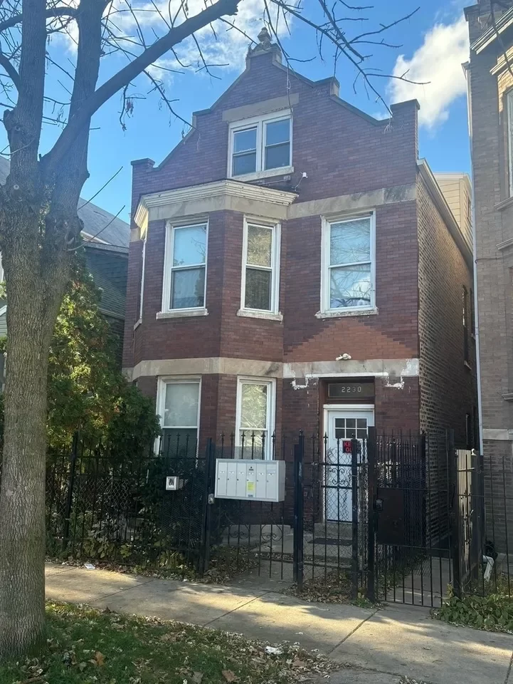 9BR Multi-Family for Sale in Chicago, IL