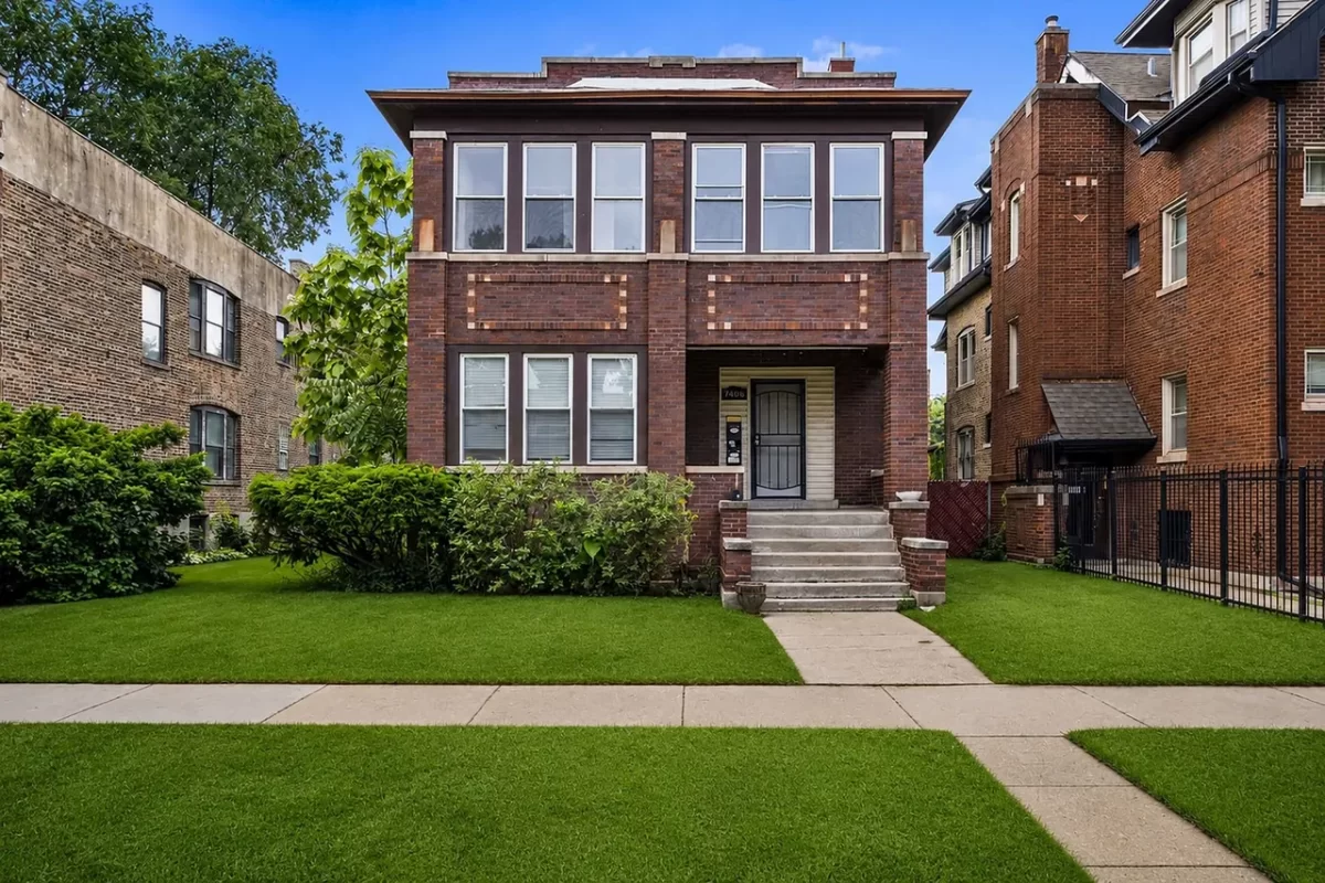 8BR Multi-Family for Sale in Chicago, IL