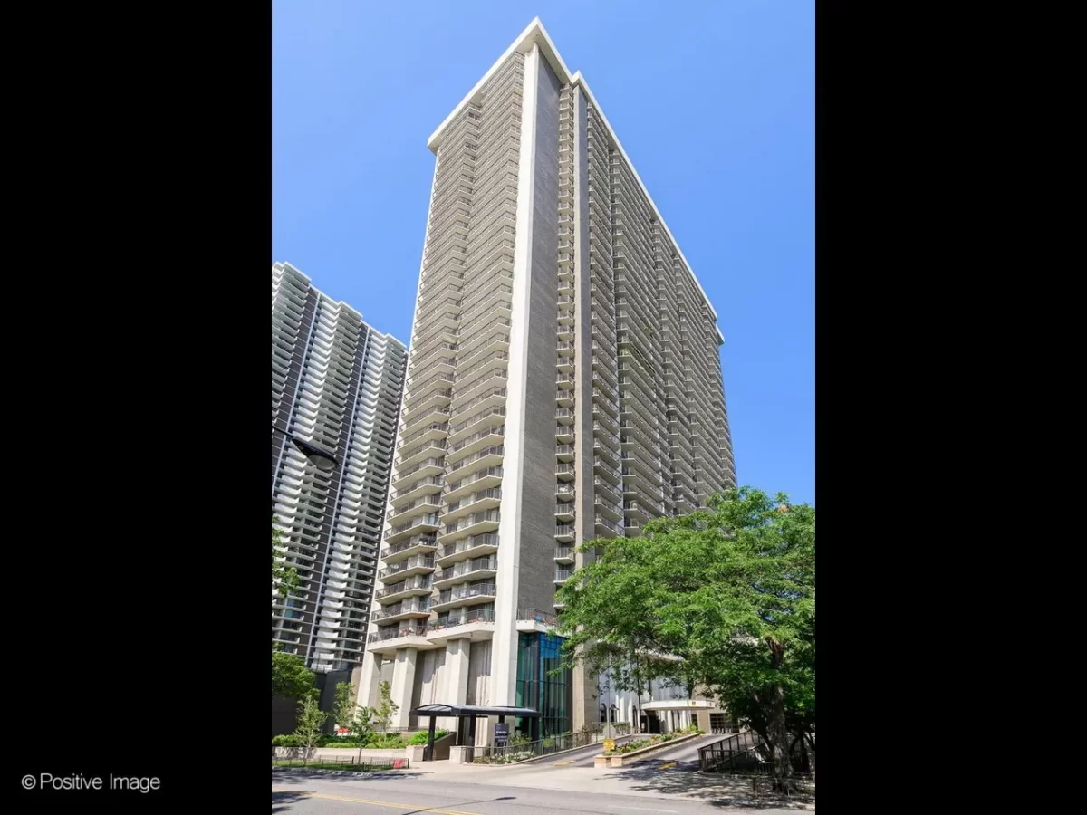 2BR Condo for Sale in Chicago, IL