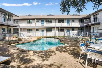 2BR Condo for Sale in Dallas, TX