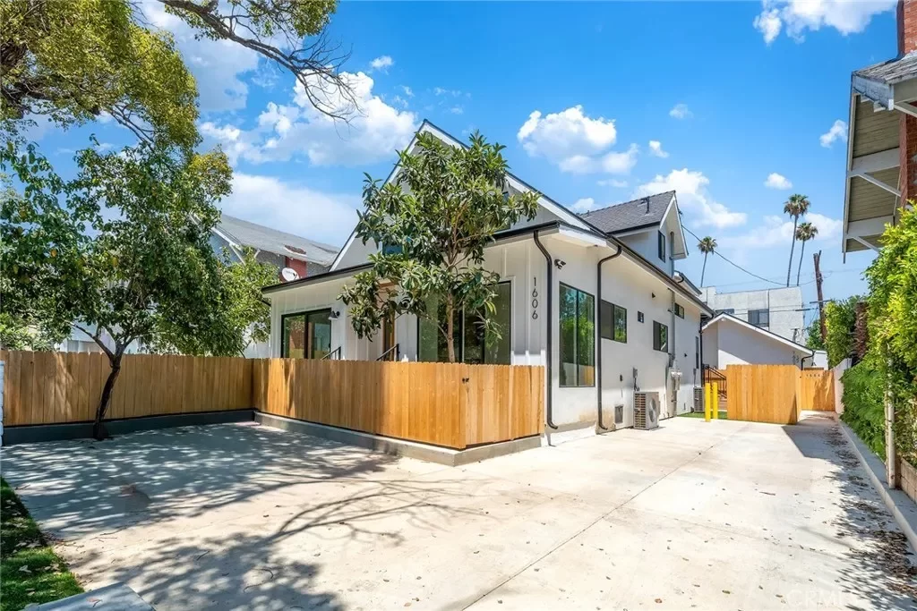 3BR Condo for Sale in Los Angeles, CA