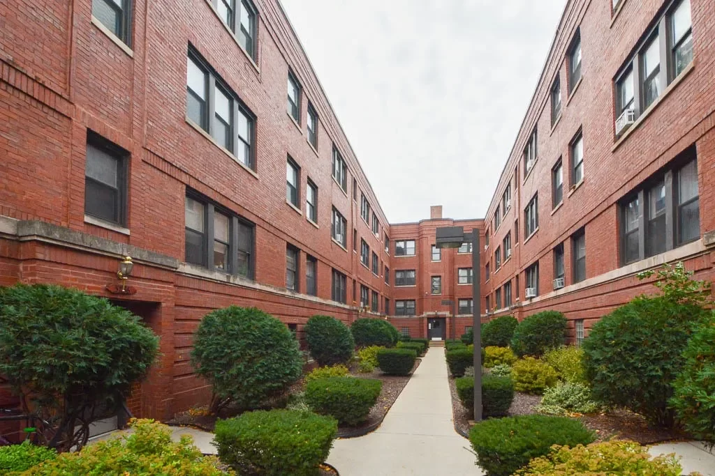 2BR House for Rent in Chicago, IL
