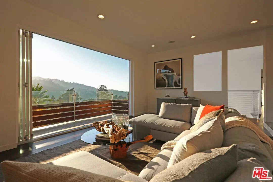 4BR House for Sale in Los Angeles, CA
