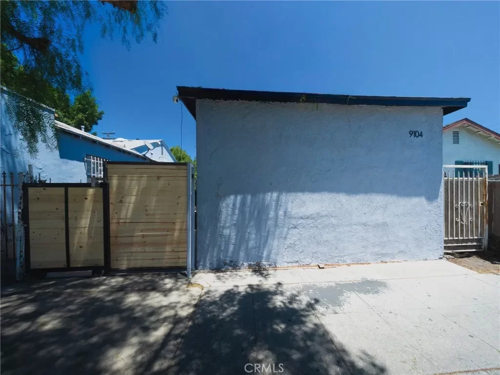 5BR Multi-Family for Sale in Los Angeles, CA