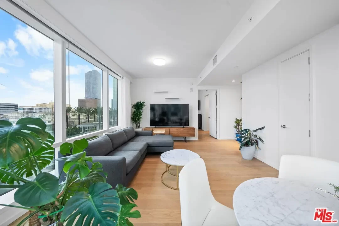 1BR Condo for Sale in Los Angeles, CA