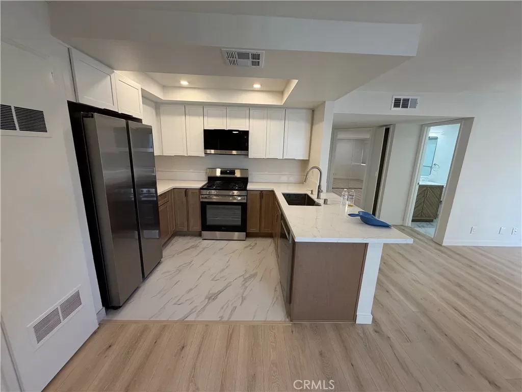 2BR House for Rent in Los Angeles, CA