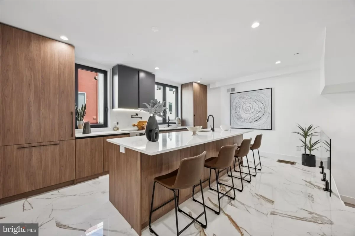 4BR Townhouse for Sale in Philadelphia, PA