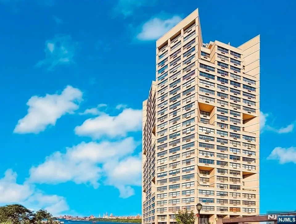 2BR Condo for Sale in West New York, NJ