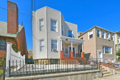 6BR Multi-Family for Sale in Astoria, NY