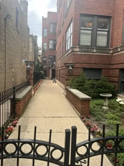 2BR House for Sale in Chicago, IL