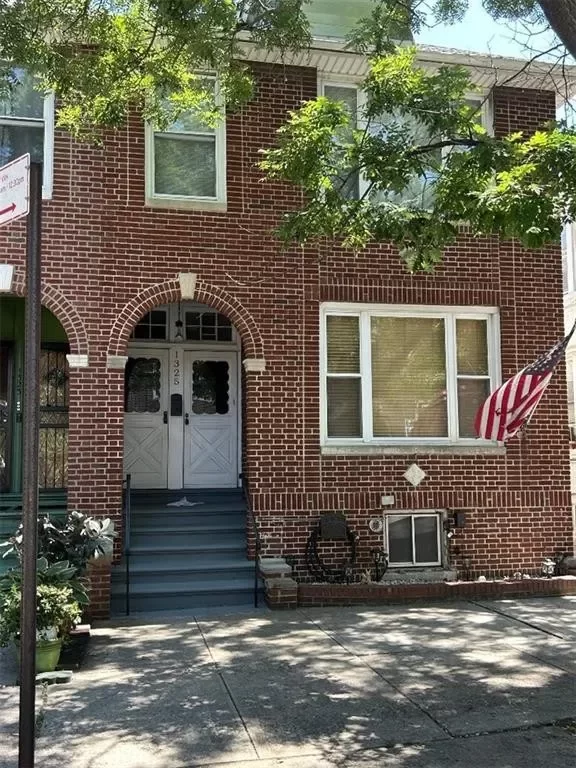 6BR Multi-Family for Sale in Brooklyn, NY