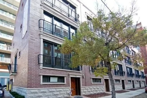 3BR Townhouse for Rent in Chicago, IL